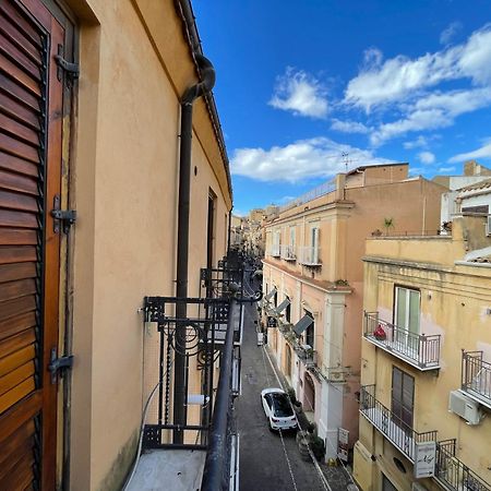 2 Apartments - Akragas Home 1 & 2 On Via Atenea City Center With View Agrigento Kültér fotó