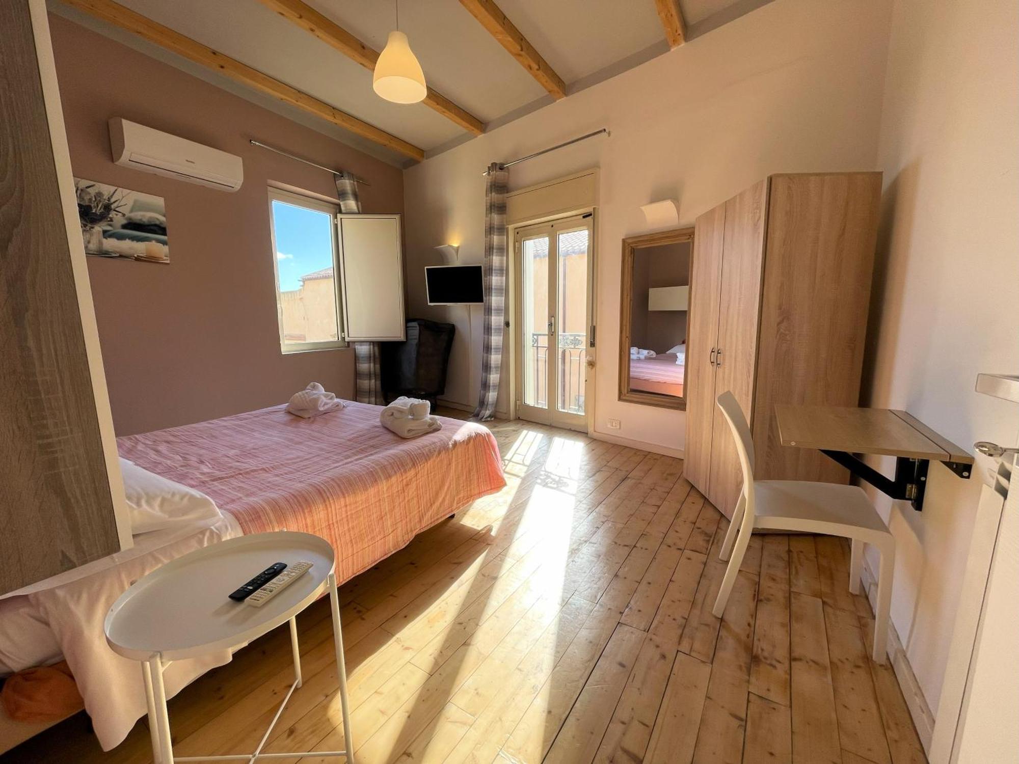 2 Apartments - Akragas Home 1 & 2 On Via Atenea City Center With View Agrigento Kültér fotó