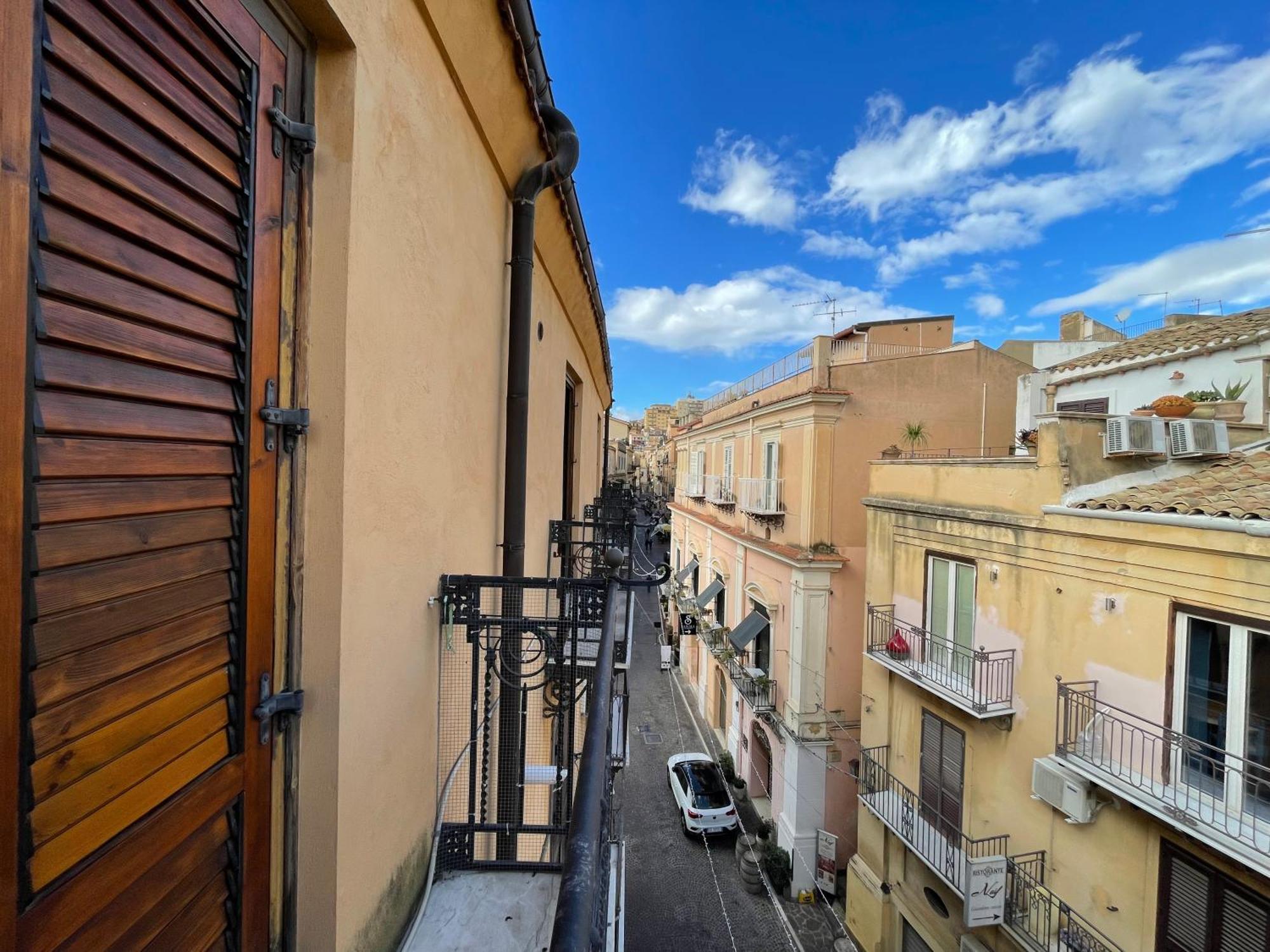 2 Apartments - Akragas Home 1 & 2 On Via Atenea City Center With View Agrigento Kültér fotó